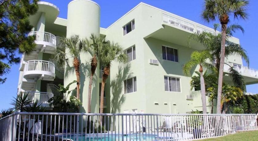 Chart House Suites And Marina Клиъруотър Бийч Екстериор снимка