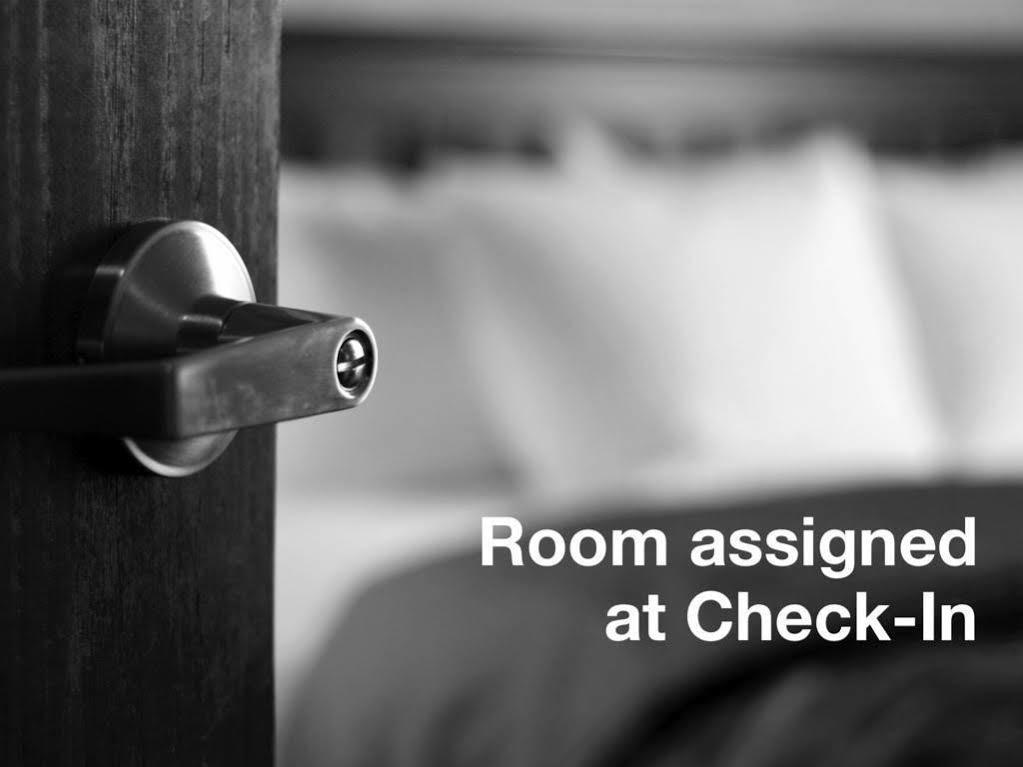 Chart House Suites And Marina Клиъруотър Бийч Екстериор снимка