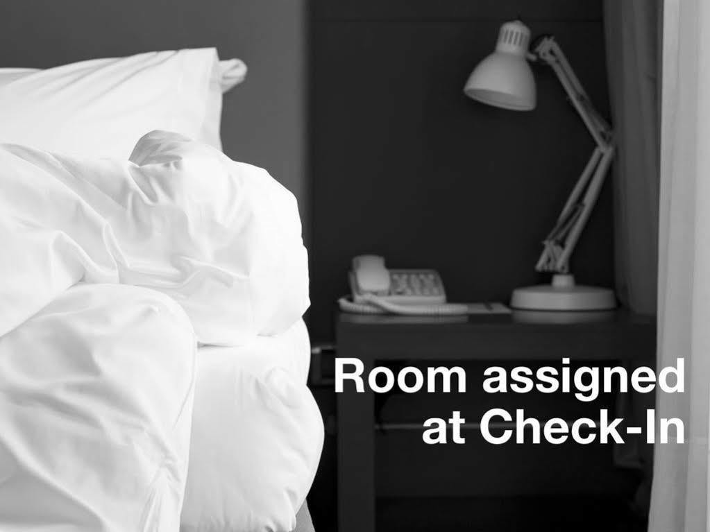 Chart House Suites And Marina Клиъруотър Бийч Екстериор снимка